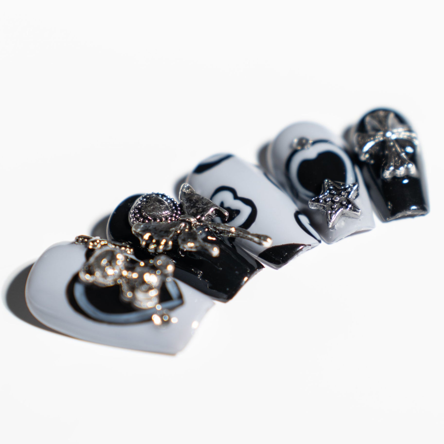 Renovanails Noir Hearts – Black & Red Press-On Nails-3